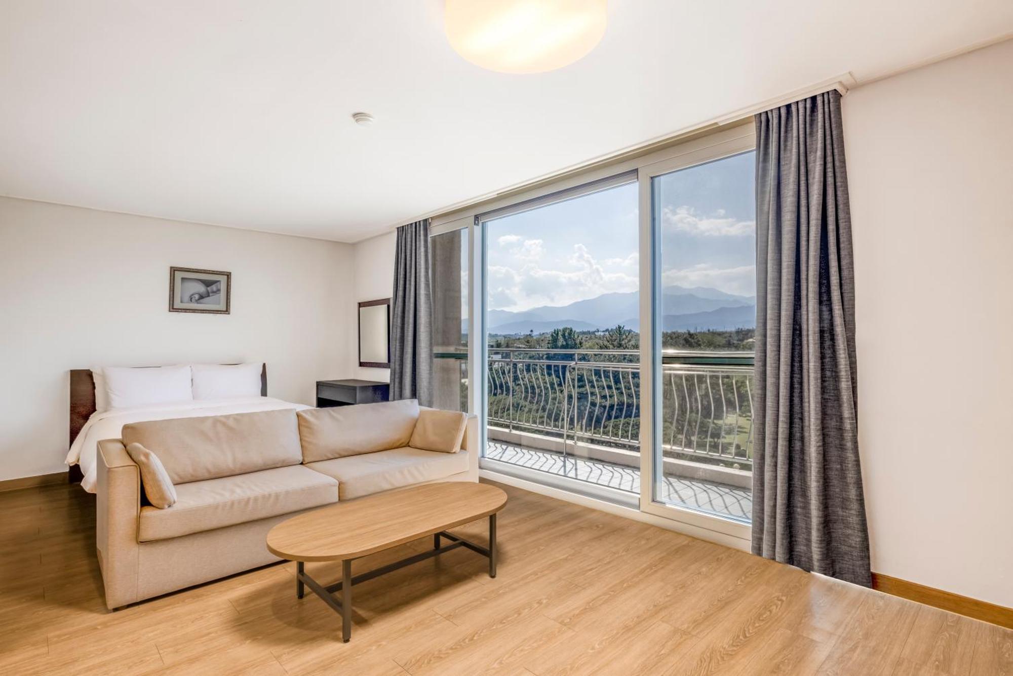 Kensington Resort Seorak Beach Sokcho Bagian luar foto